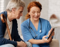 👩‍⚕️ Cómo la tecnología está transformando el cuidado de adultos mayores en Chile